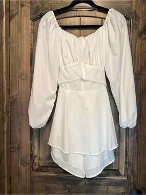 Elegant White Puff-Sleeve Women’s Layered Romper
